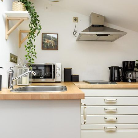 Historic Charm, Modern Comfort - Accommodation In The Heart Of The Old Town Bucarest Esterno foto