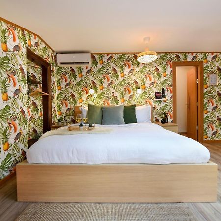 Historic Charm, Modern Comfort - Accommodation In The Heart Of The Old Town Bucarest Esterno foto