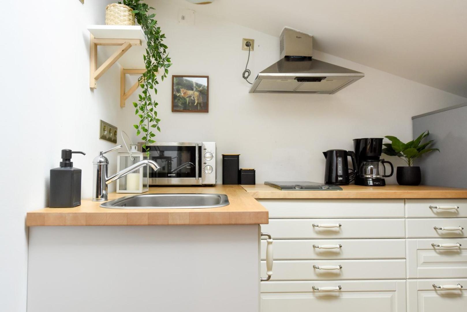Historic Charm, Modern Comfort - Accommodation In The Heart Of The Old Town Bucarest Esterno foto