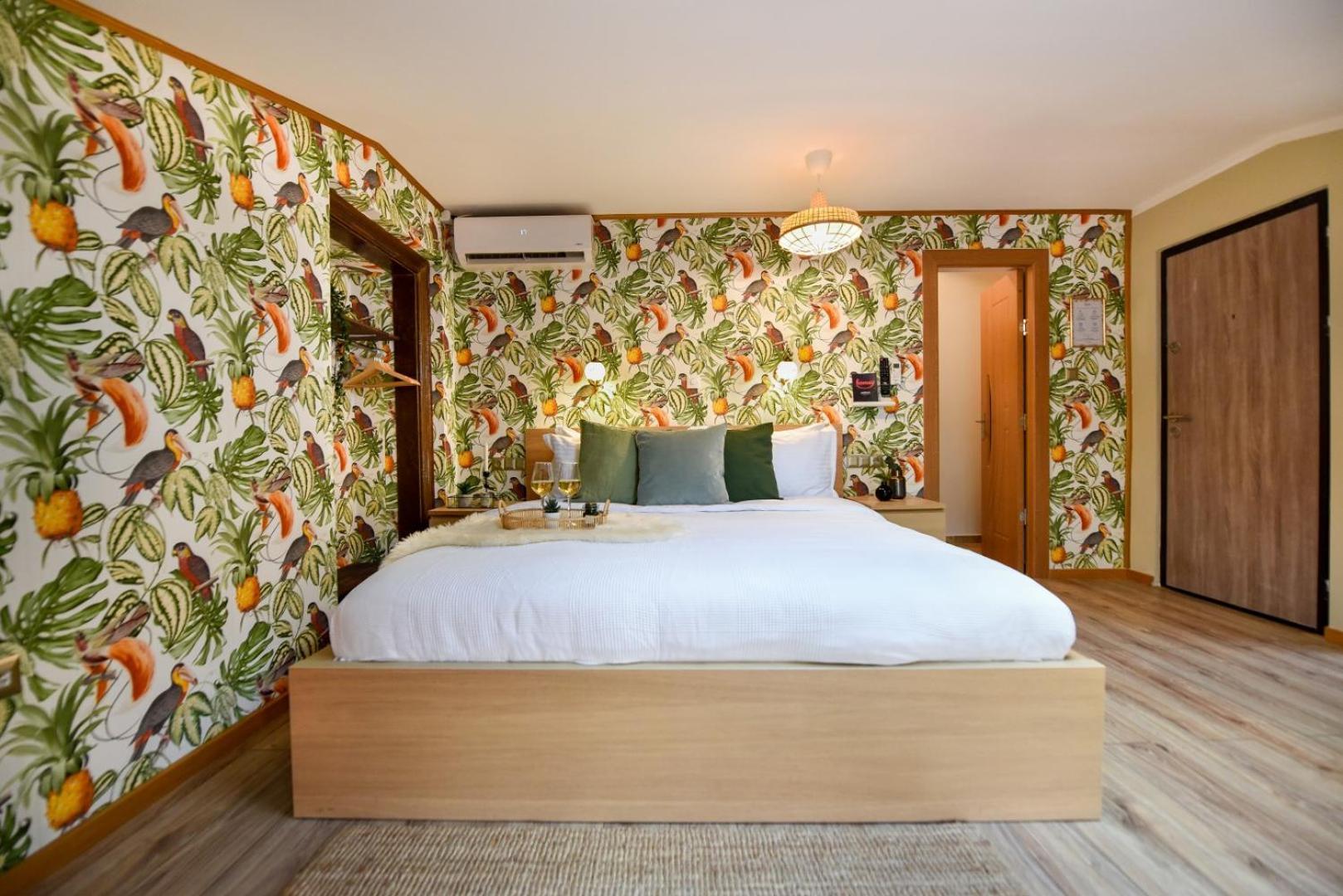 Historic Charm, Modern Comfort - Accommodation In The Heart Of The Old Town Bucarest Esterno foto