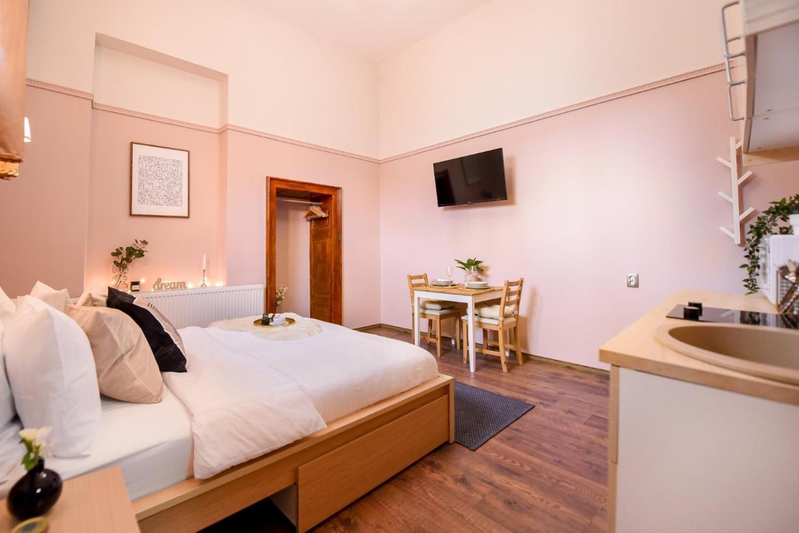 Historic Charm, Modern Comfort - Accommodation In The Heart Of The Old Town Bucarest Camera foto