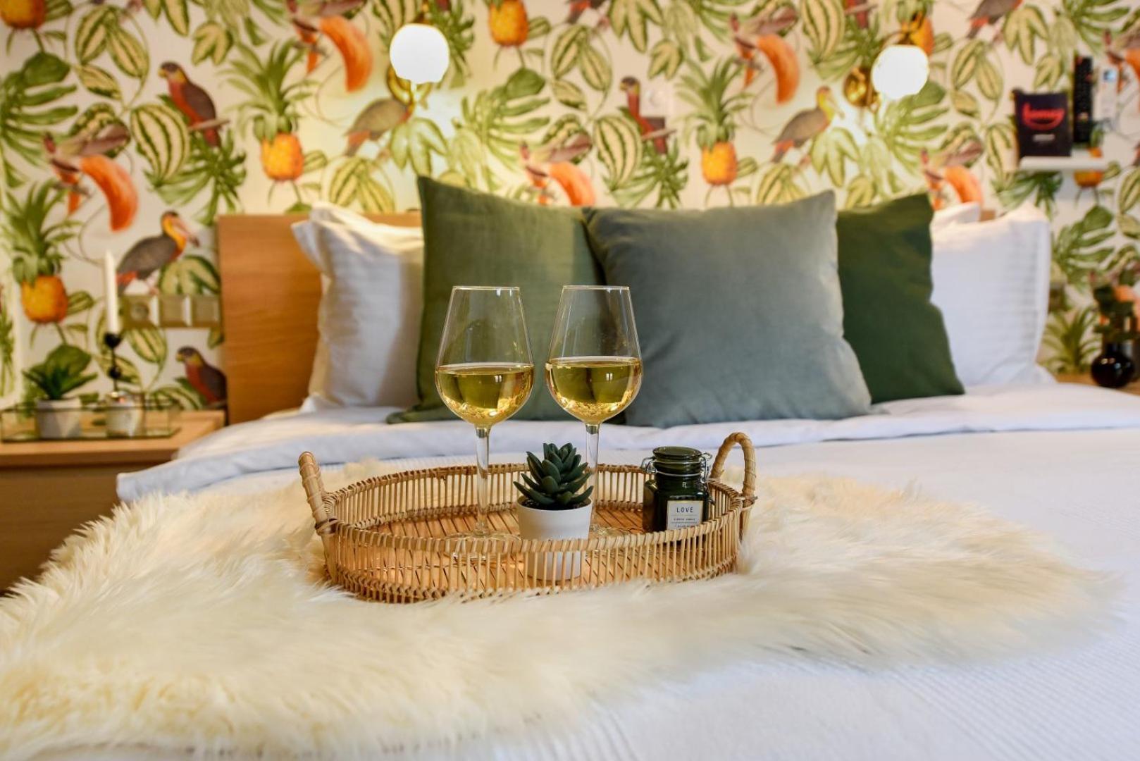 Historic Charm, Modern Comfort - Accommodation In The Heart Of The Old Town Bucarest Camera foto