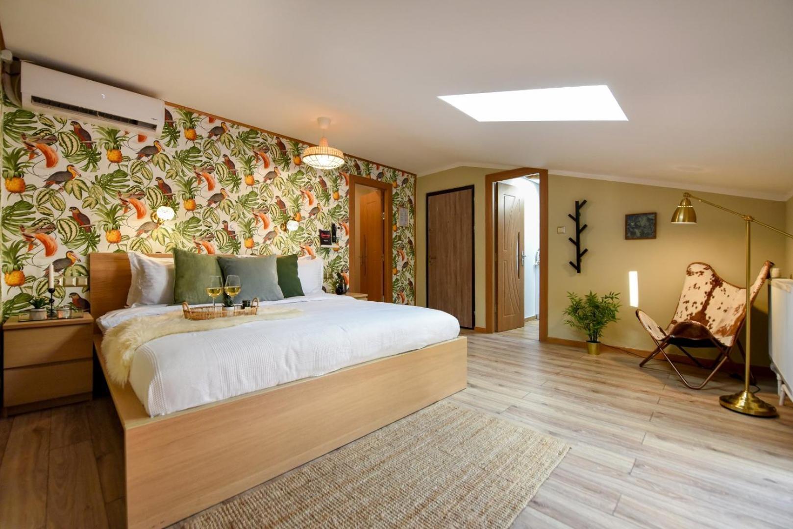 Historic Charm, Modern Comfort - Accommodation In The Heart Of The Old Town Bucarest Camera foto